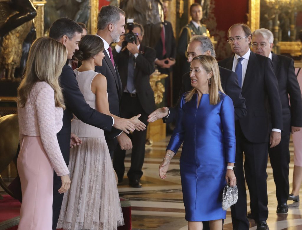 Confusión en la línea de saludos en Palacio Real durante la primera Fiesta Nacional con Pedro Sánchez como presidente