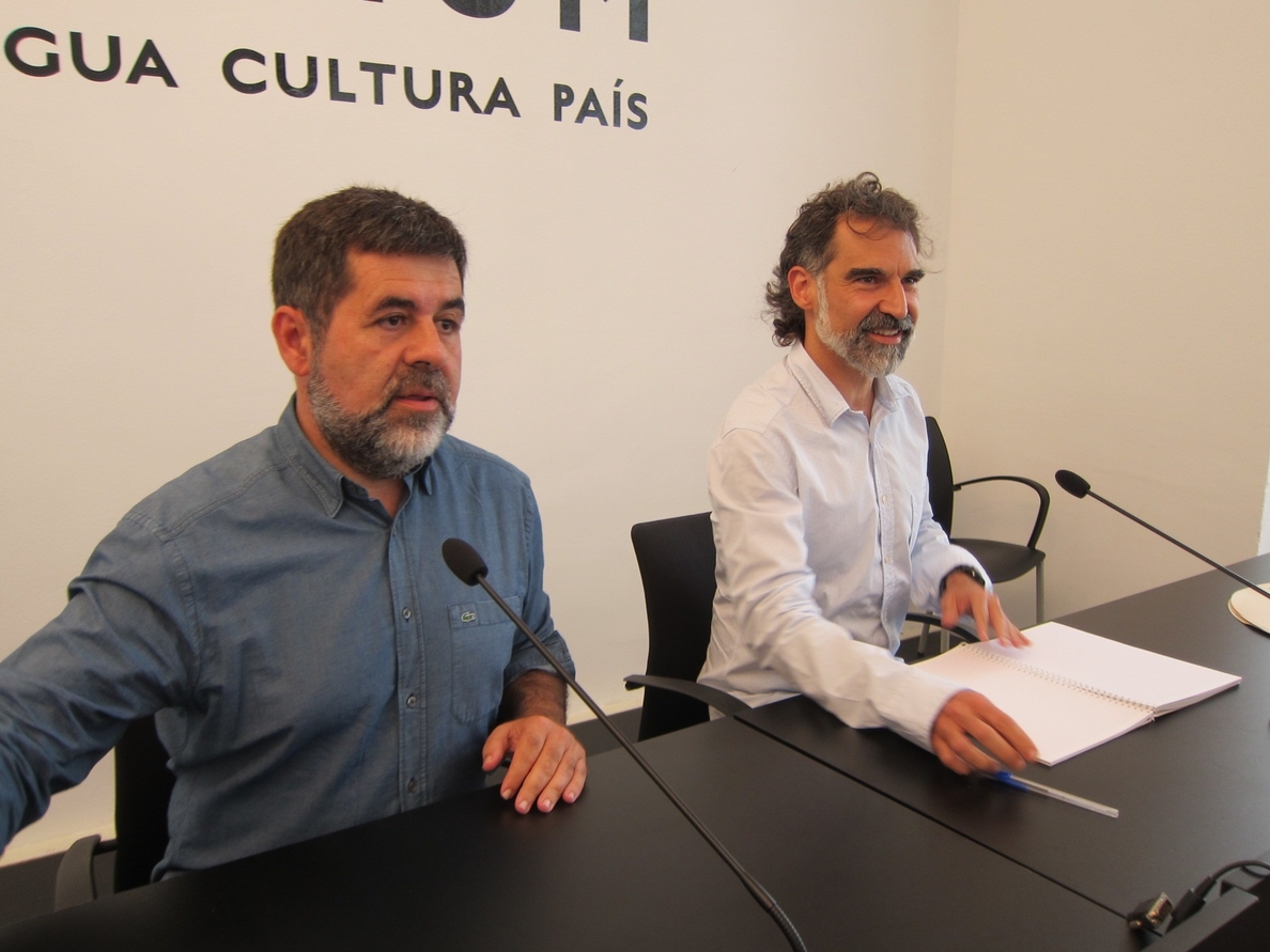 Las parejas de Cuixart y Sànchez piden unión entre los partidos independentistas