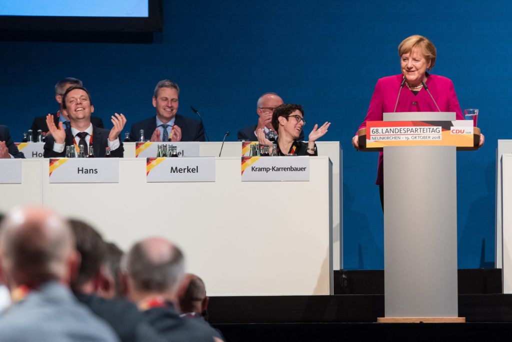 Merkel insta a los miembros de su partido a «mirar el futuro con optimismo»