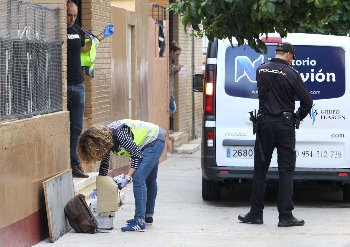Conducen a dependencias policiales a la pareja de la mujer apuñalada mortalmente en Sevilla