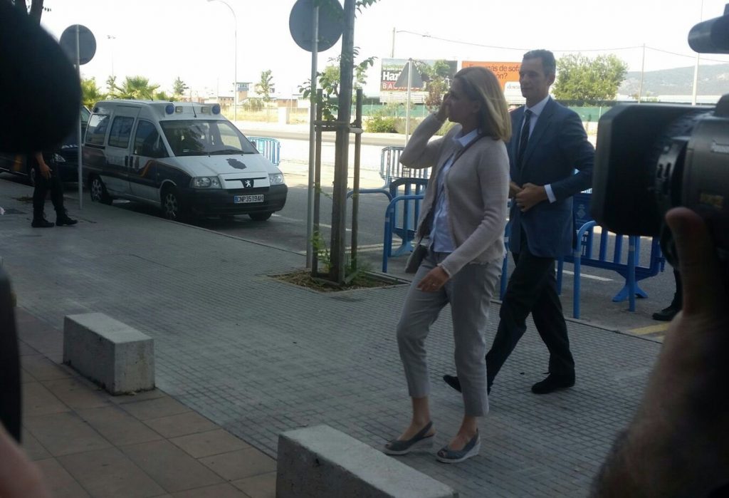 La Infanta Cristina vuelve a Madrid con Urdangarín en prisión
