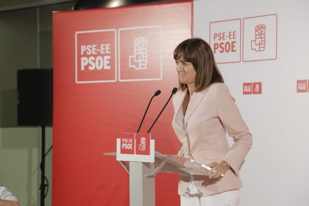 Mendia (PSE) insta a «llenar con palabras» de recuerdo a las víctimas el «medio siglo de silencios» impuesto por ETA