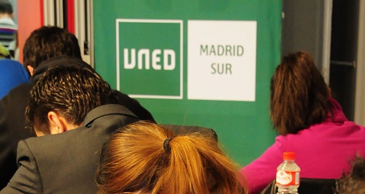 Los catedráticos Ricardo Mairal y Carmen Victoria Marrero se disputarán en segunda vuelta el rectorado de la UNED