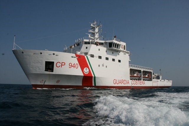 Dos muertos y ocho desaparecidos tras un naufragio en el Mediterráneo central