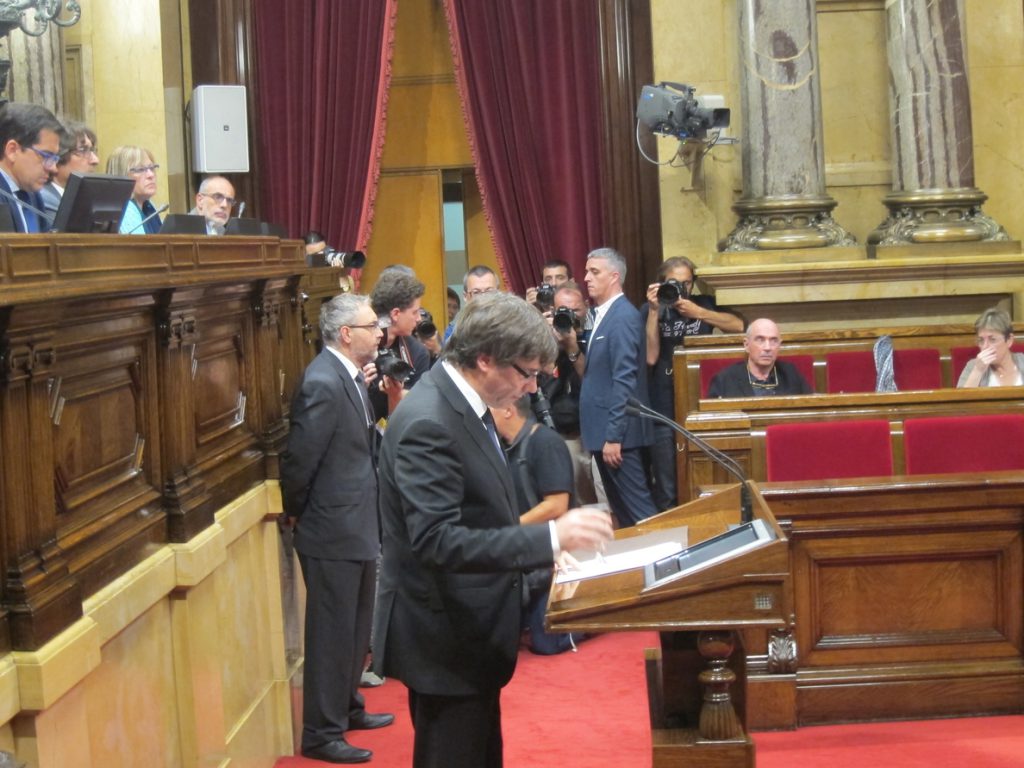 El Parlament dará este lunes el primer paso para reintentar investir Puigdemont a distancia