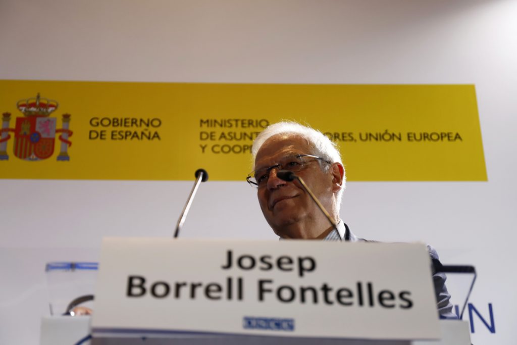 Borrell condena el «acto intimidatorio» contra el líder del PP en Cataluña: «Puede ser el preludio de cosas más graves»