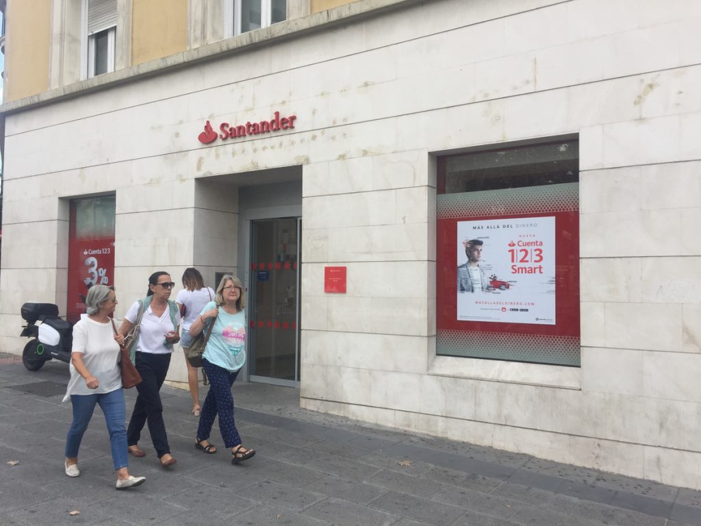 Un Juzgado de Málaga obliga a Santander a abonar el impuesto hipotecario de forma retroactiva