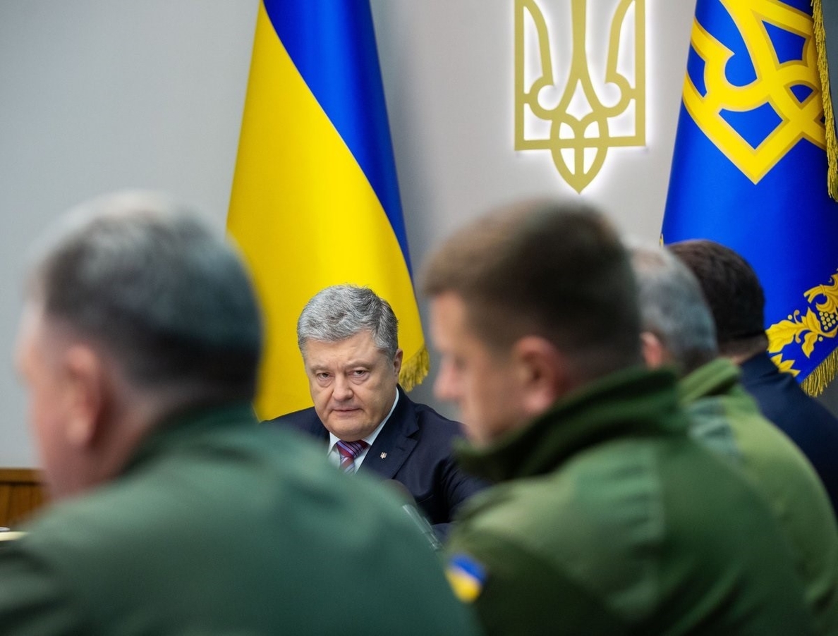 Poroshenko prohíbe entrar en Ucrania a ciudadanos rusos con edades de 16 a 60 años