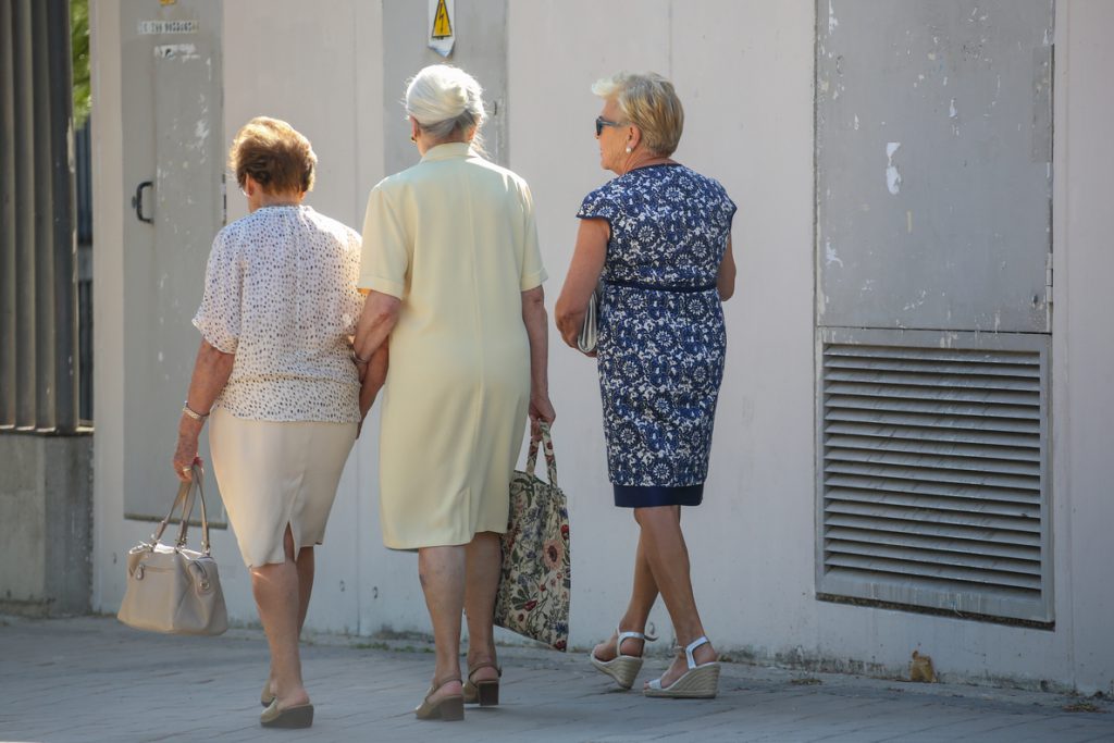 La OCDE recomienda que solo los jubilados puedan cobrar pensiones de viudedad permanentes