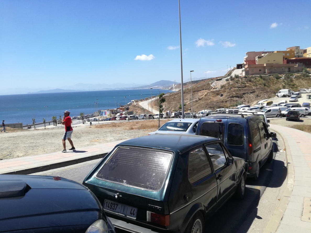La frontera de Ceuta, colapsada durante horas por el veto a la entrada de marroquíes sin permiso de trabajo o residencia