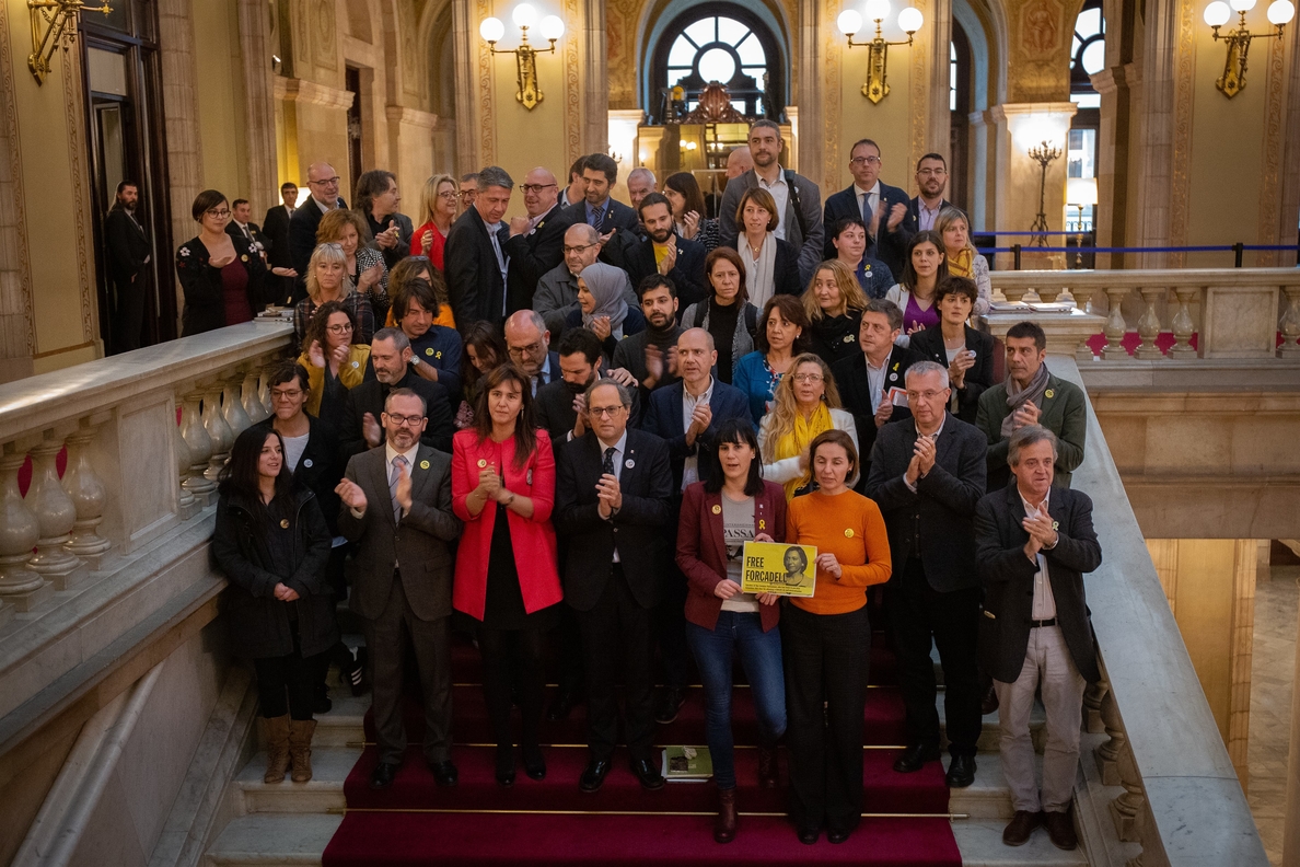 Torra, Torrent y diputados independentistas piden la libertad de Forcadell en el Parlament
