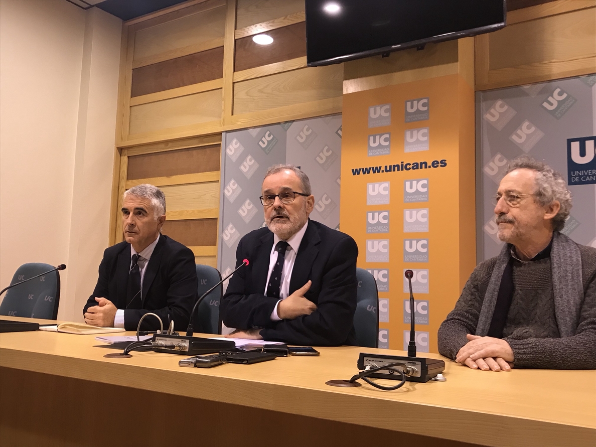 El rector denuncia una campaña de «chantaje y amenazas» a la UC