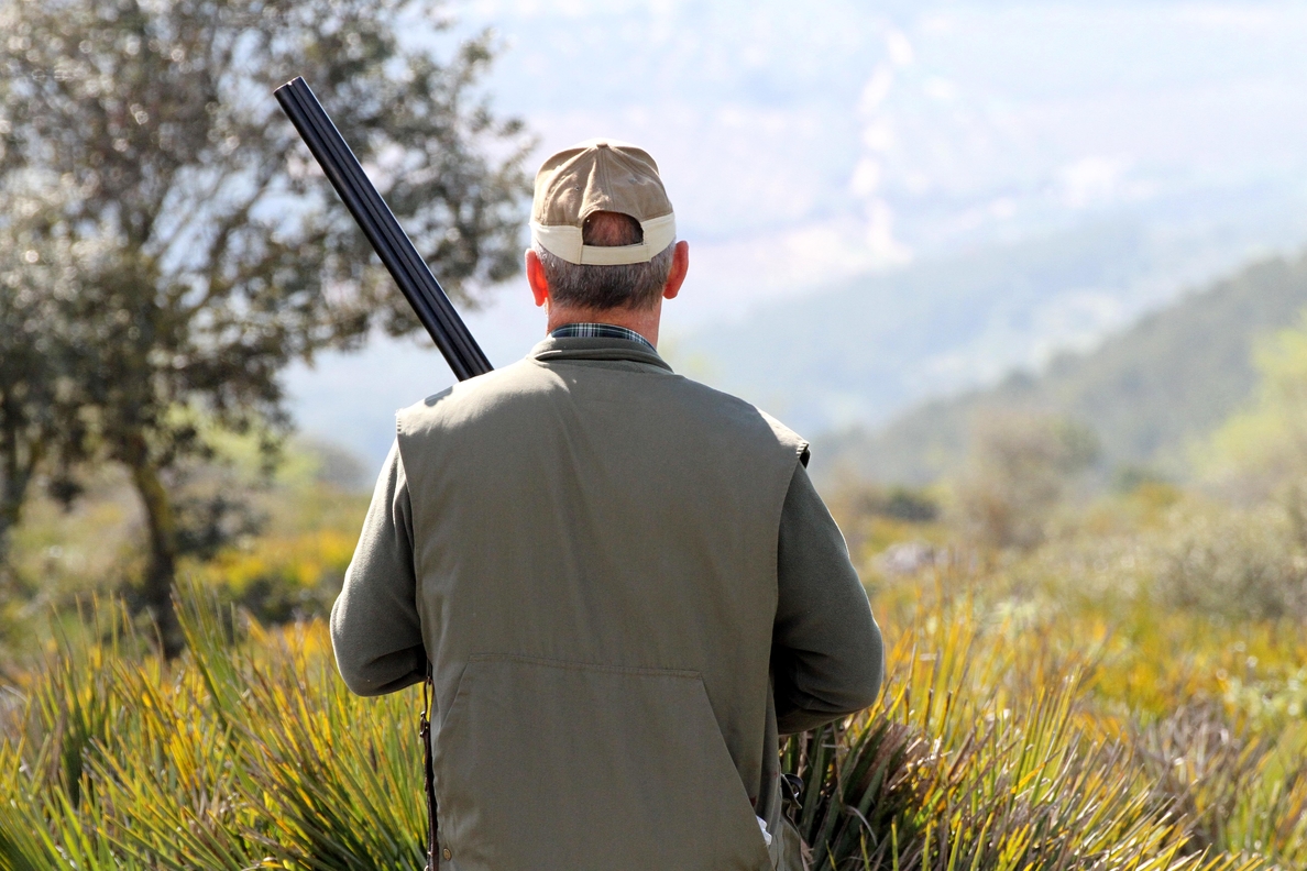 Los cazadores ven lagunas en el reglamento que puede sancionar con 30.000 euros la falta de control sobre sus armas