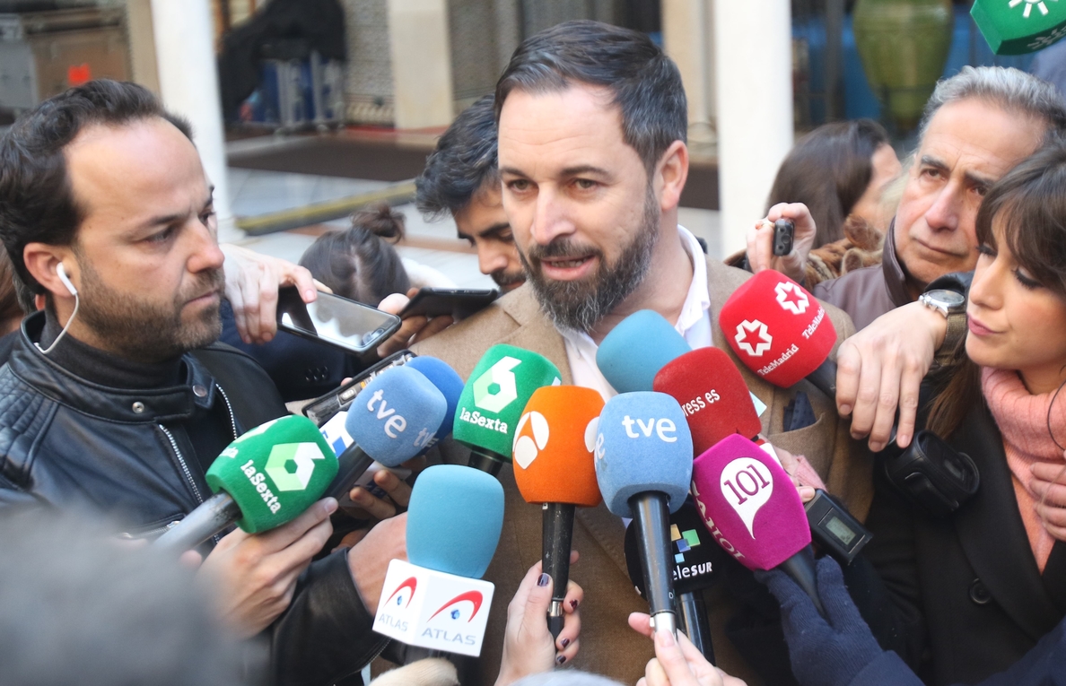 Vox mantiene su intención de reprobar a la consejera andaluza que criticó la Semana Santa pese a sus disculpas