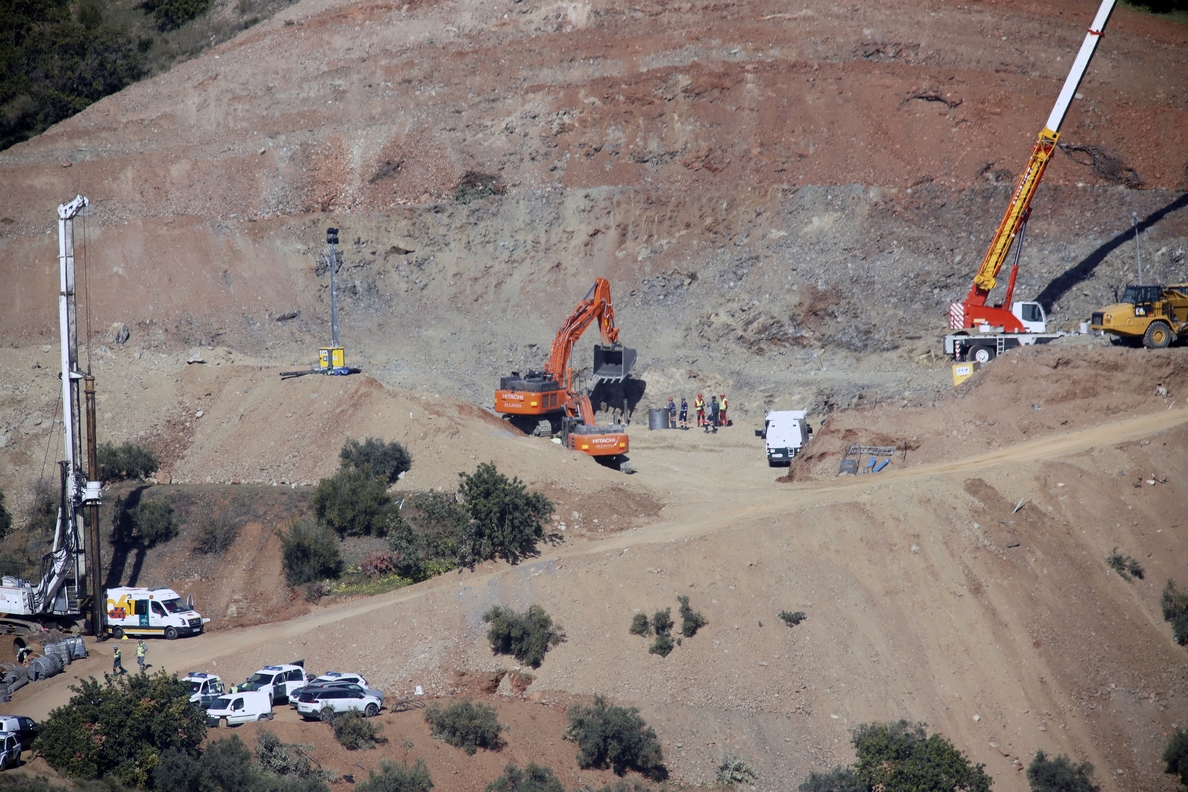 Comienza el despliegue de la Brigada de Salvamento Minero para rescatar a Julen en el pozo de Totalán (Málaga)