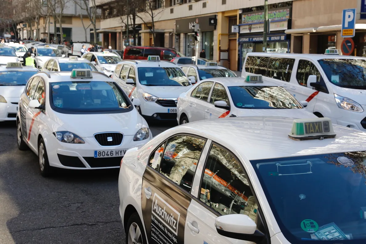 El taxi de Madrid celebra el endurecimiento de las sanciones a las VTC, pero lamenta que no se defina un tiempo mínimo de precontratación en los servicios