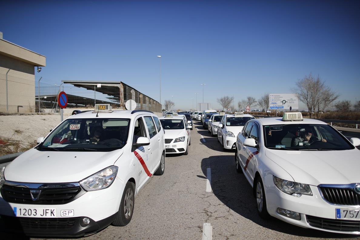 Los taxistas de Madrid desconvocan la huelga tras 16 días