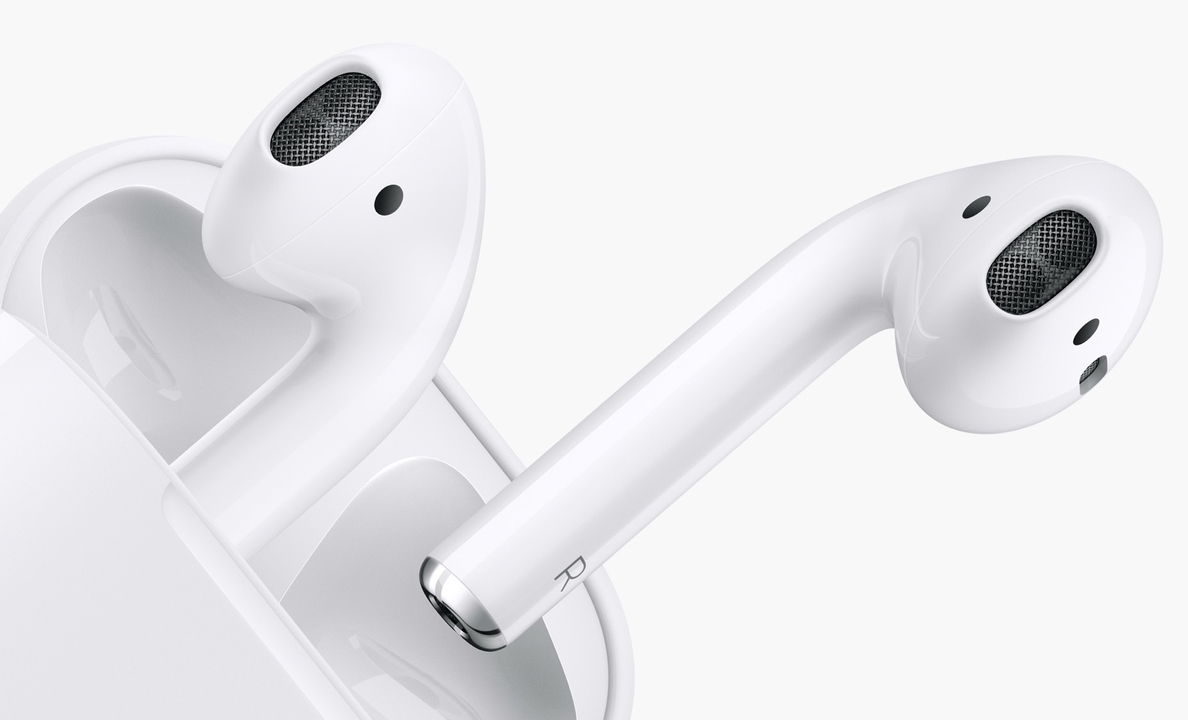 Los auriculares inalámbricos AirPods 2 de Apple, en color negro y con sensor de ritmo cardiaco