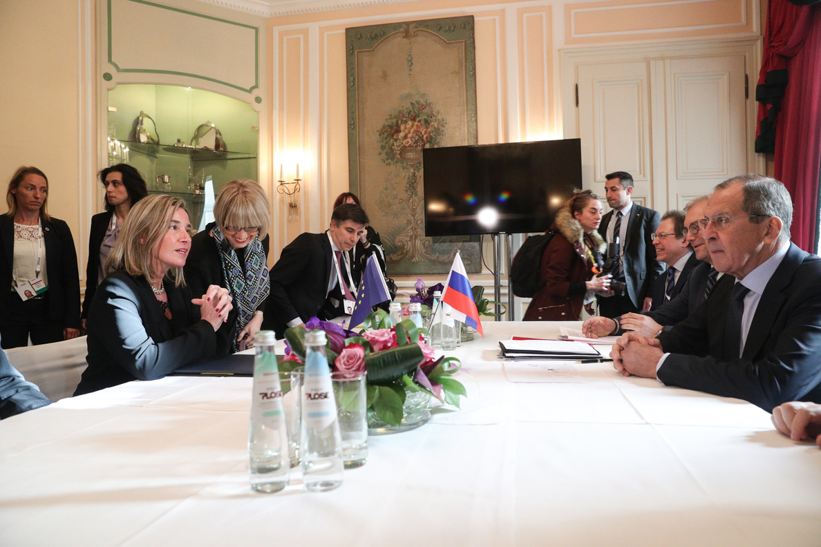 Mogherini aborda la situación en Venezuela con el ministro de Exteriores de Rusia