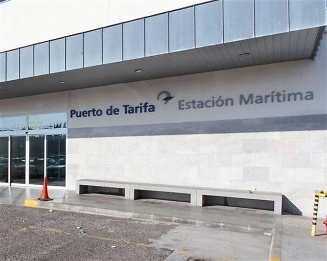 Cerrado el puerto de Tarifa y cancelaciones en el de Algeciras por el temporal de Levante