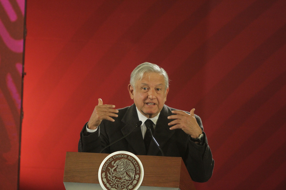 López Obrador manda dar «una limpia» a la silla presidencial porque Emiliano Zapata decía que estaba embrujada