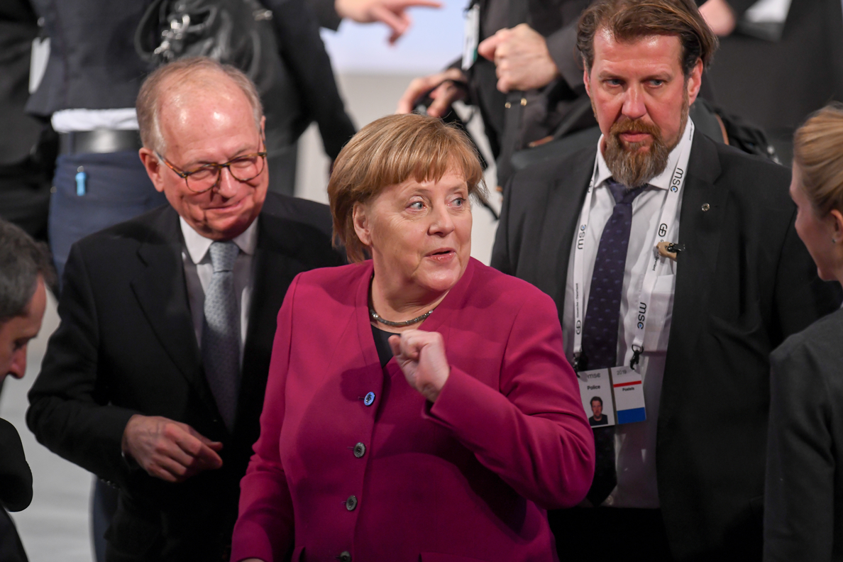 Merkel advierte del riesgo de una retirada precipitada de Afganistán