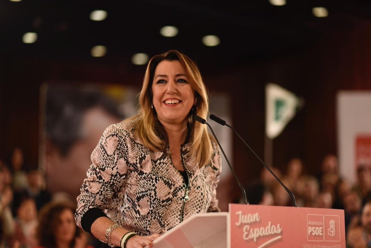 Susana Díaz critica el «guirigay» del Gobierno andaluz de una derecha que «se ha quitado la careta a la primera»