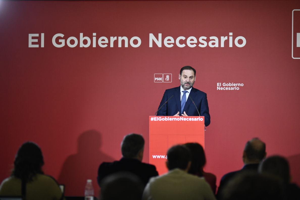 El PSOE aspira a un Gobierno monocolor y se burla de que el PP apele a la triple alianza: «No le vale con dos»