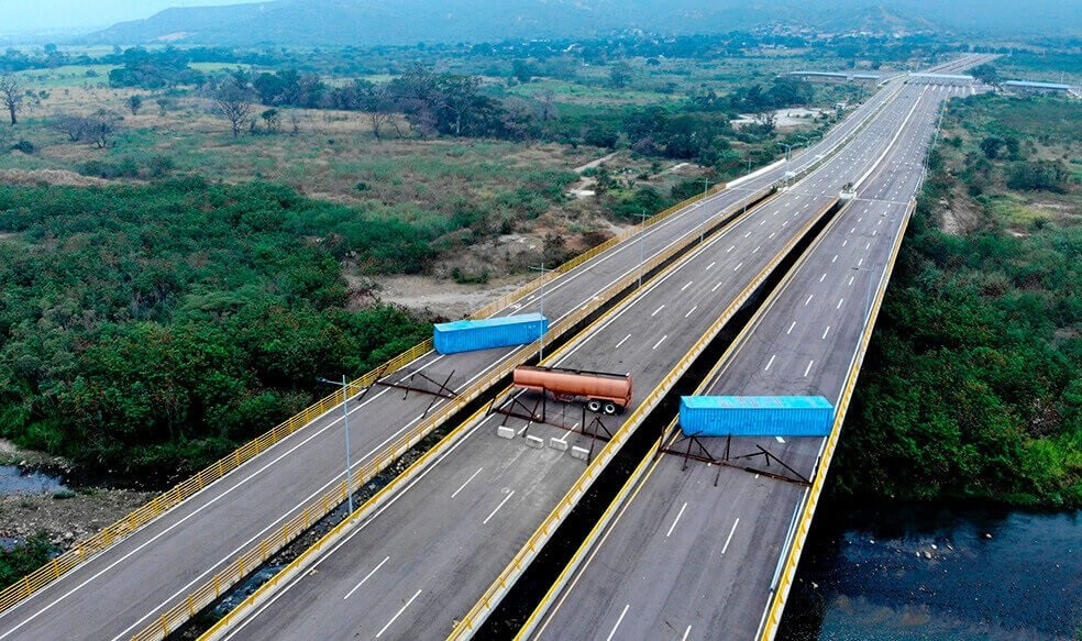 El Gobierno venezolano anuncia el cierre de tres puentes fronterizos con Colombia «por las serias amenazas»