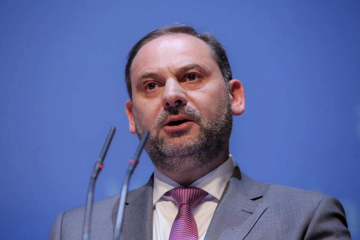 Ábalos mantiene su acta de diputado y se va al grupo Mixto sin respaldo del partido