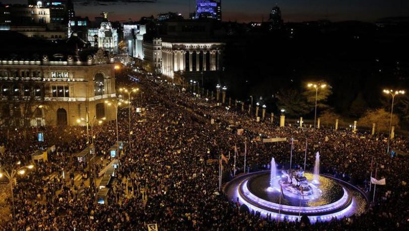 Cientos de miles de personas participan en marchas feministas por toda España