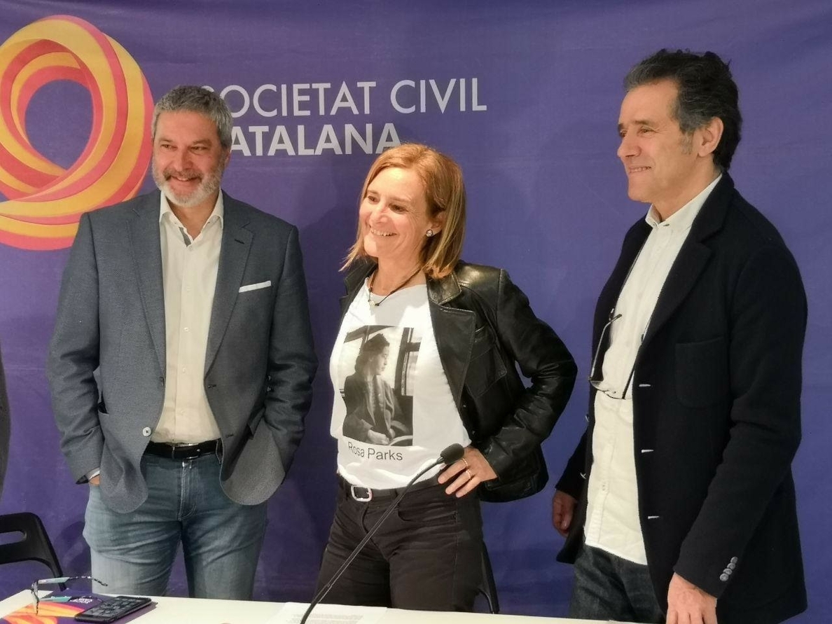 SCC prepara una denuncia contra Torra por no retirar el lazo de la Generalitat