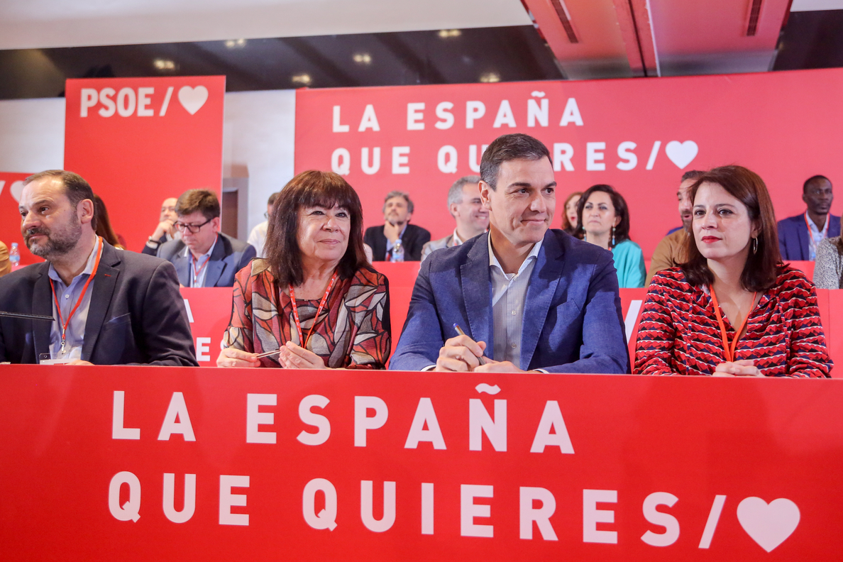 Sánchez impone cambios en las listas para garantizarse un grupo de afines en el Parlamento