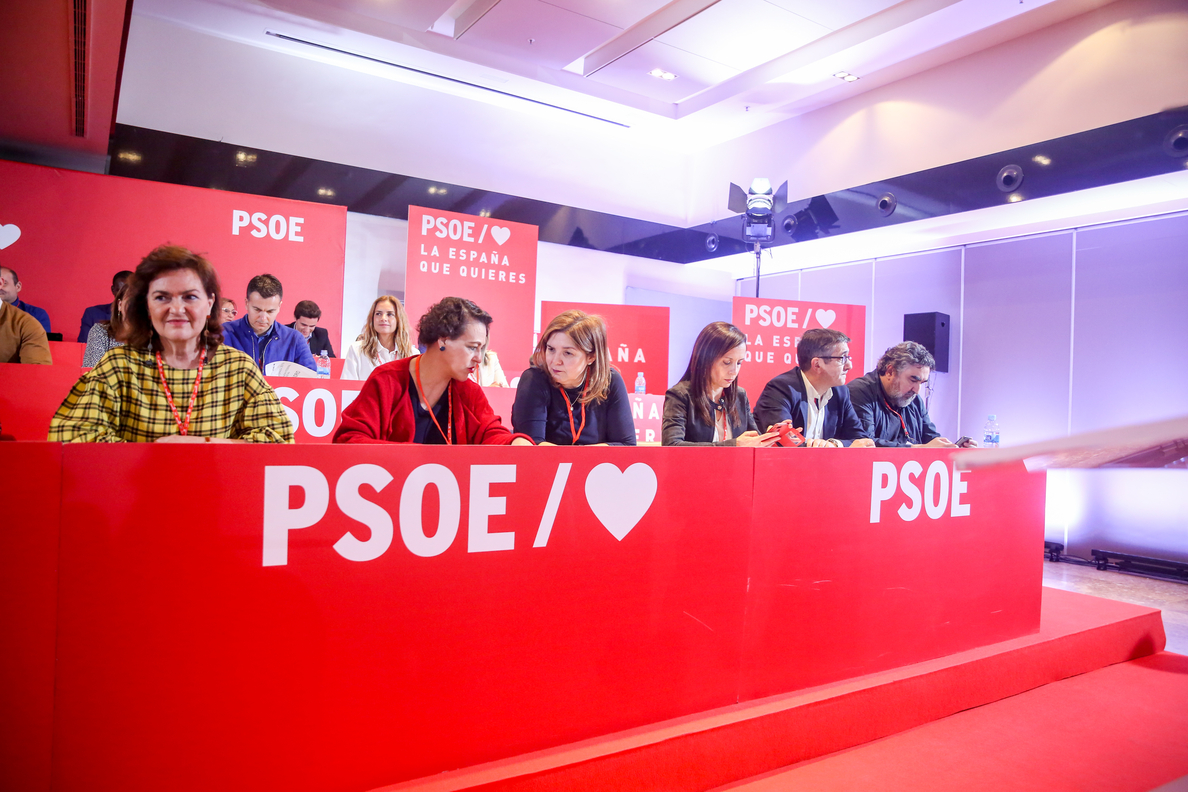 Sánchez limpia las listas propuestas por Andalucía y Susana Díaz acata, pero «toma nota»