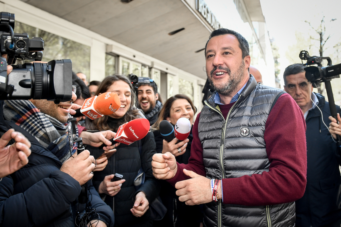 Salvini niega la entrada en los puertos italianos de un barco con 49 inmigrantes