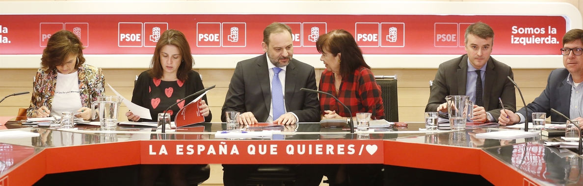 PSOE pide reducir la exposición de los cargos menos políticos del Gobierno para evitar errores como el de Granado