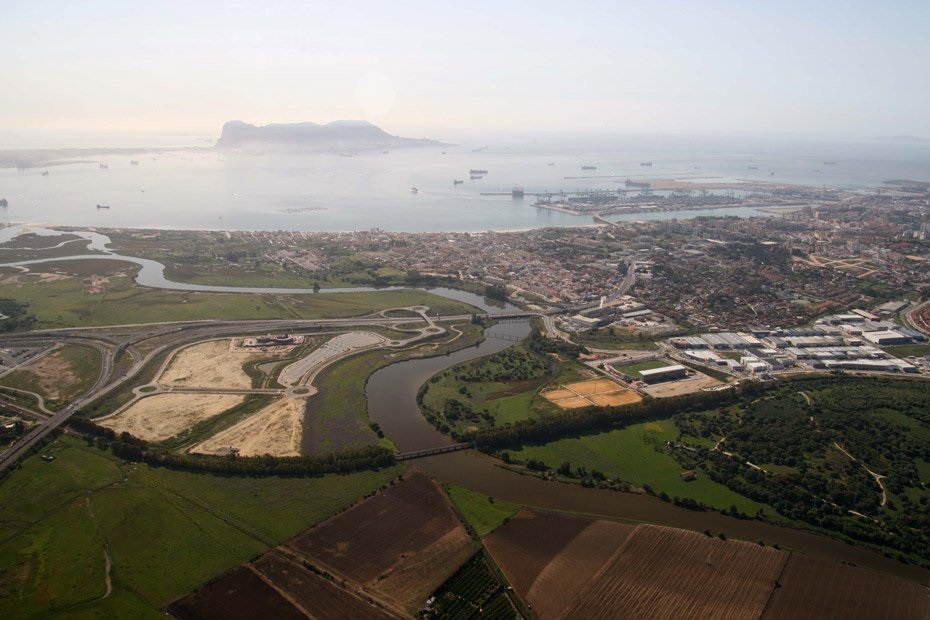 La Eurocámara abre la puerta a cambiar a su negociador para la norma donde se alude a Gibraltar como «colonia»