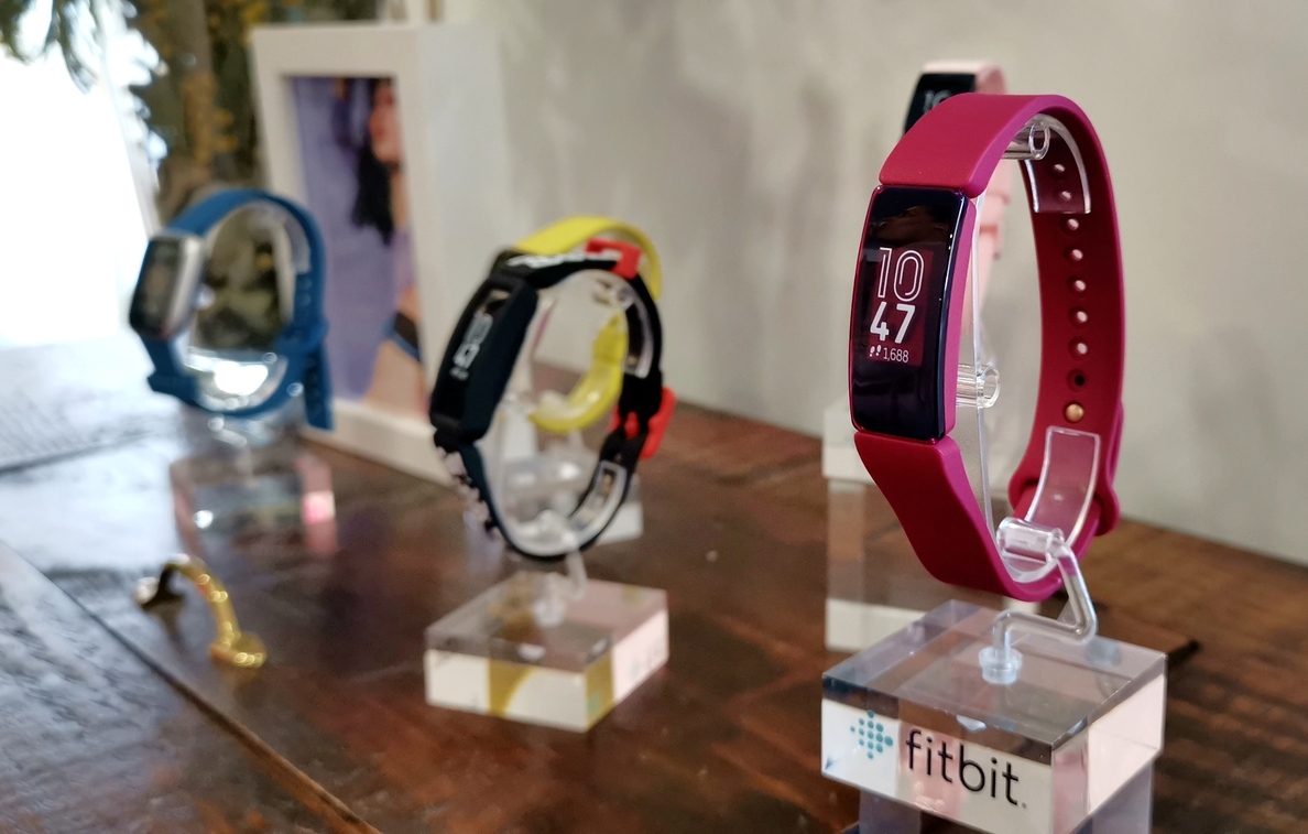 Fitbit presenta un nuevo »smartwatch» y pulseras inteligentes pensando en los jóvenes y niños desde los 6 años