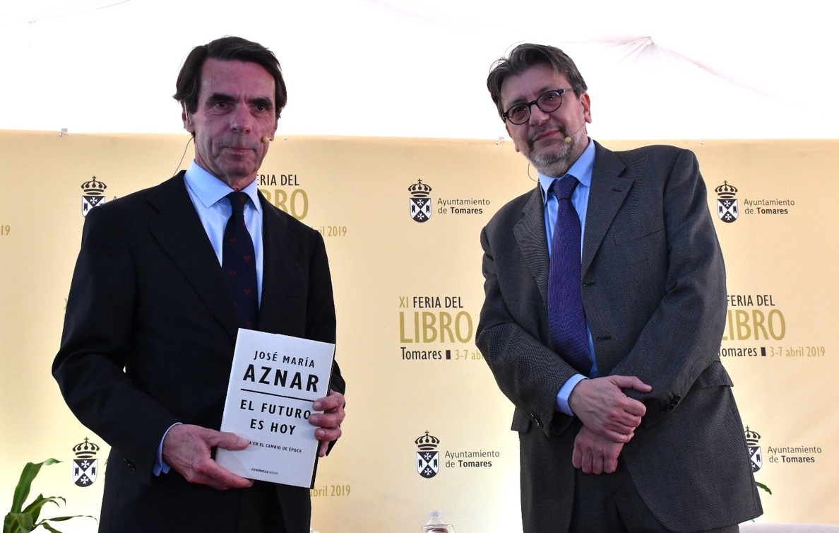 Aznar advierte de que «o se desarticula el golpe de estado en Cataluña o se llevará a España por delante»