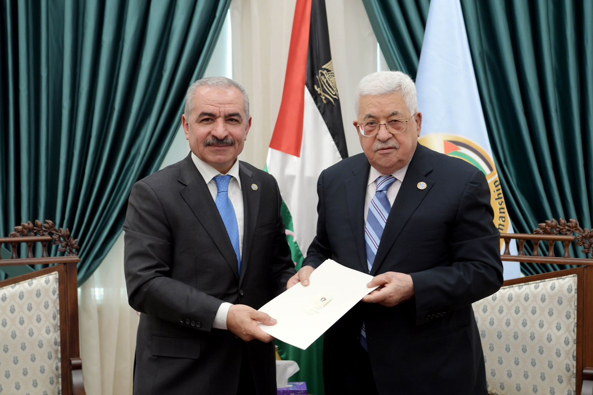 El nuevo Gobierno de la Autoridad Palestina jura sus cargos ante Abbas