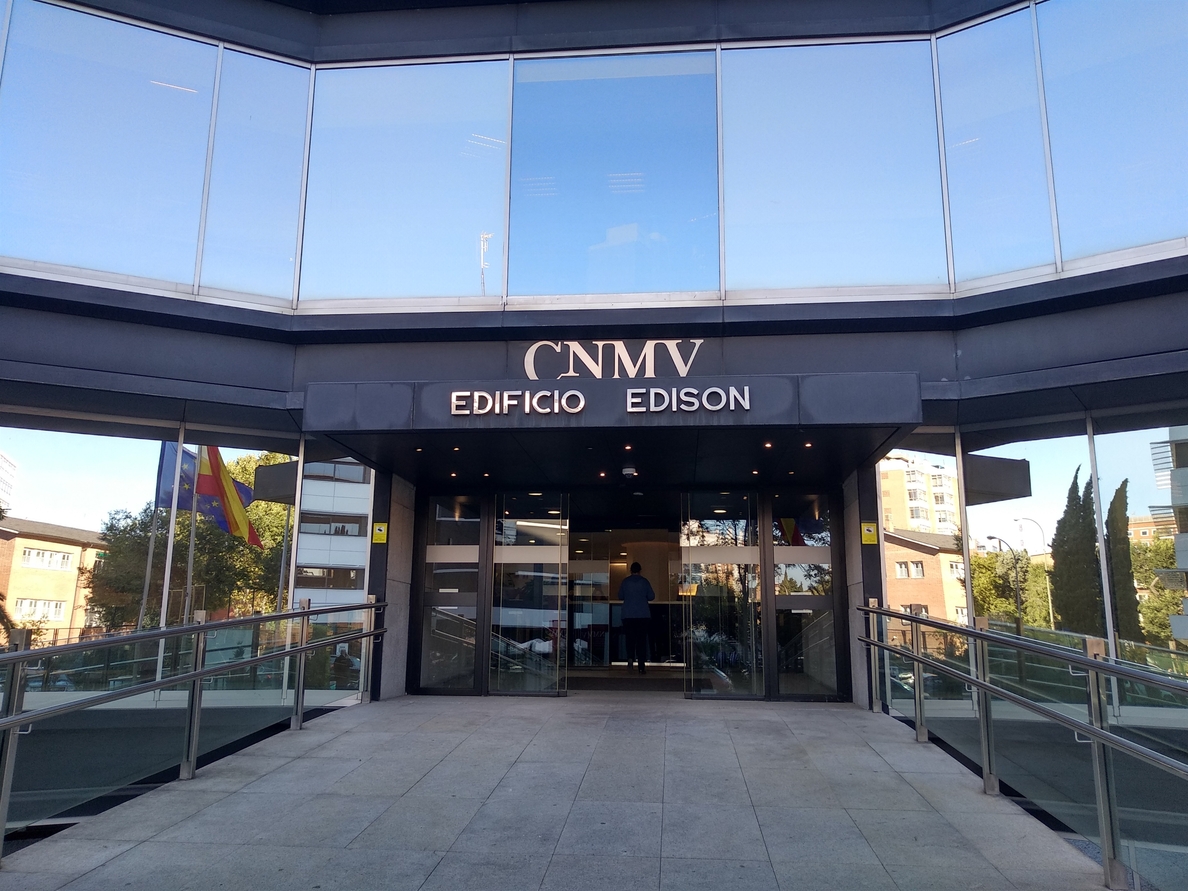 La CNMV advierte de más de una decena de »chiringuitos financieros»
