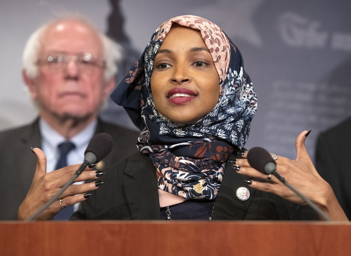 Trump vuelve a cargar contra la congresista Ilhan Omar, a la que acusa de incitar al odio