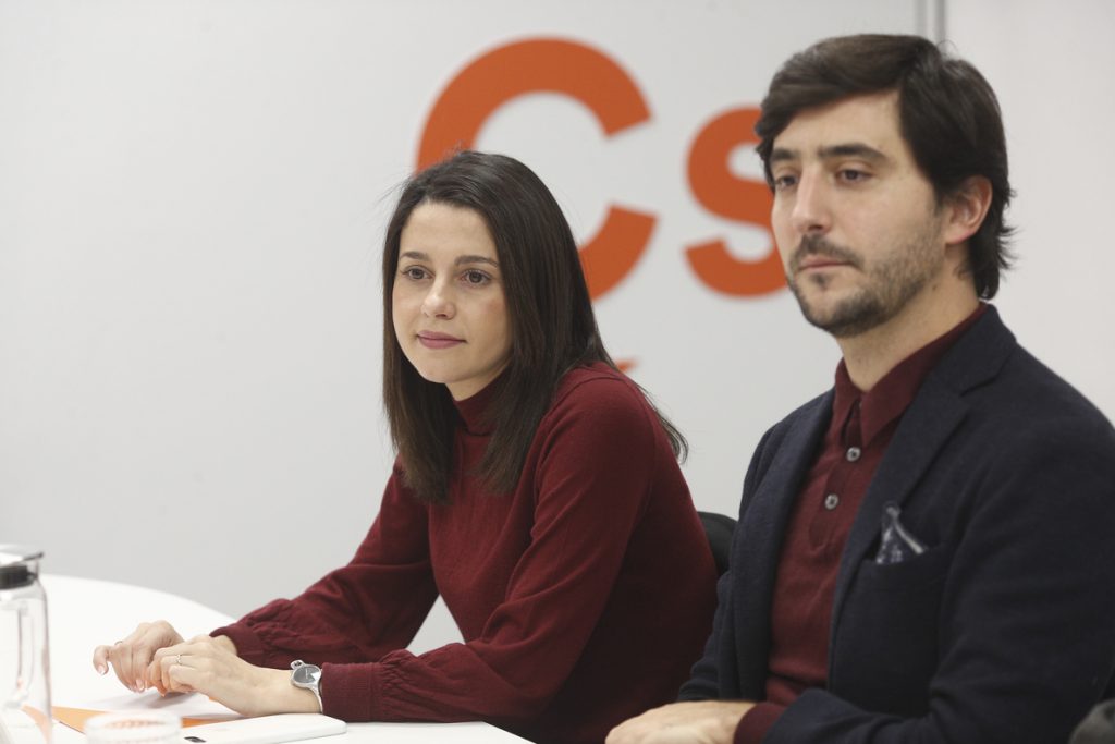 Ciudadanos moviliza a sus simpatizantes en internet con un concurso para irse de cañas con Arrimadas y Toni Roldán