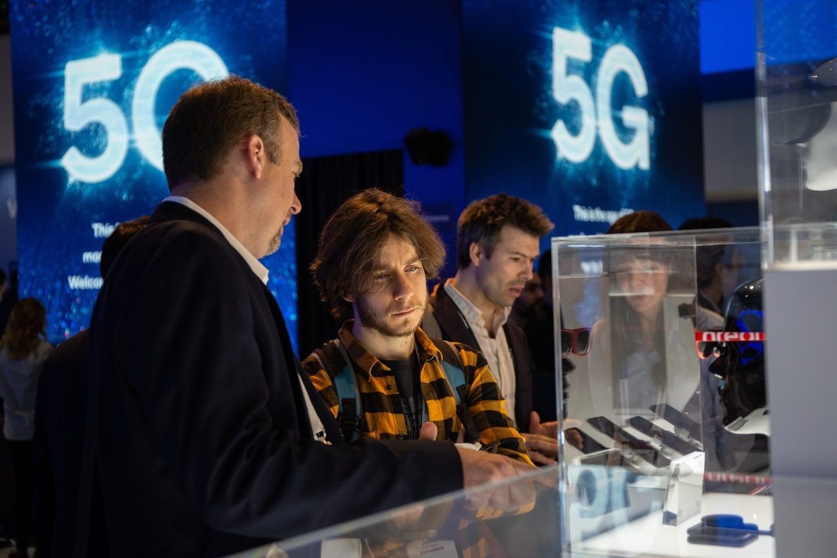Los usuarios de smartphones están dispuestos a pagar un 20% más por servicios 5G, según Ericsson