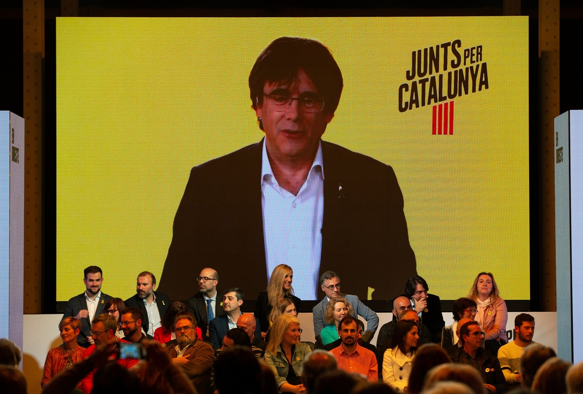 Puigdemont pide a ERC trabajar conjuntamente para que «las voces» del 1-O estén representadas