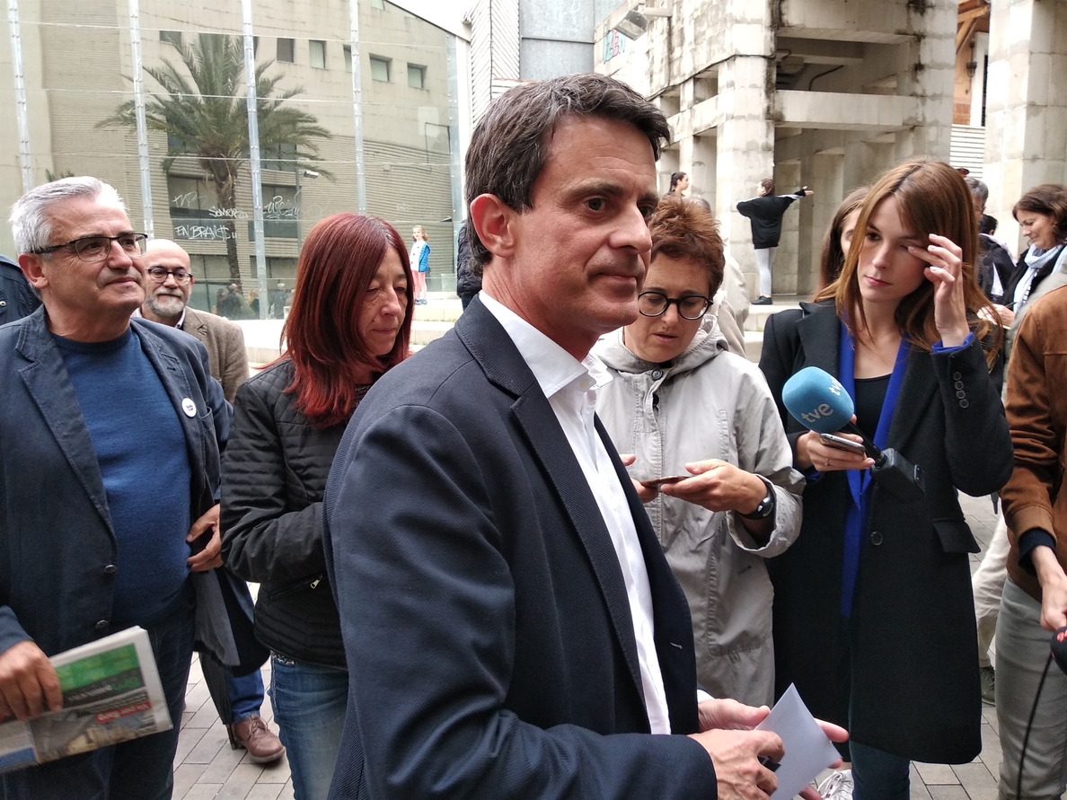 Valls defiende que los extranjeros puedan votar en las municipales a los 5 años de empadronarse