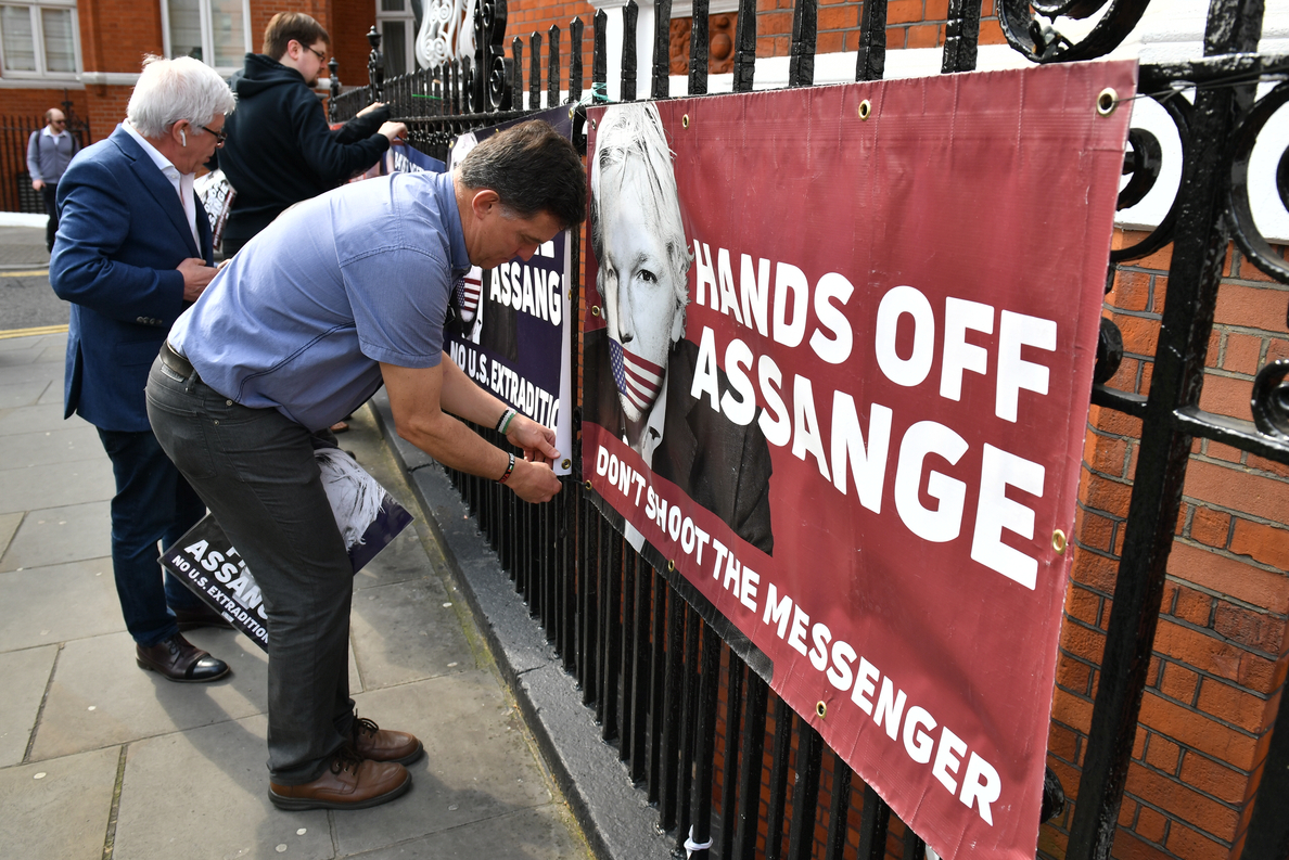 Wikileaks acusa a Ecuador de entregar las pertenencias de Assange a Estados Unidos