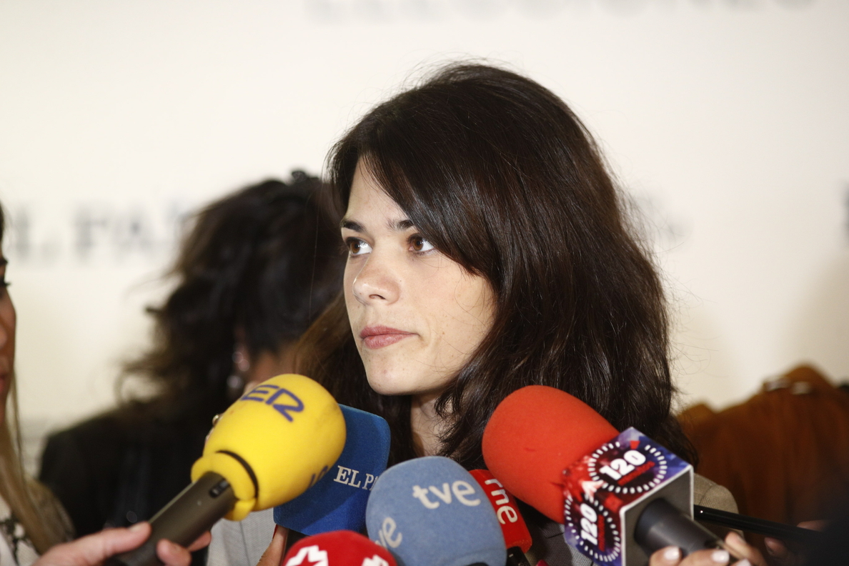 Isa Serra critica la política de extranjería «racista» de Sánchez y pide el cierre de los CIEs