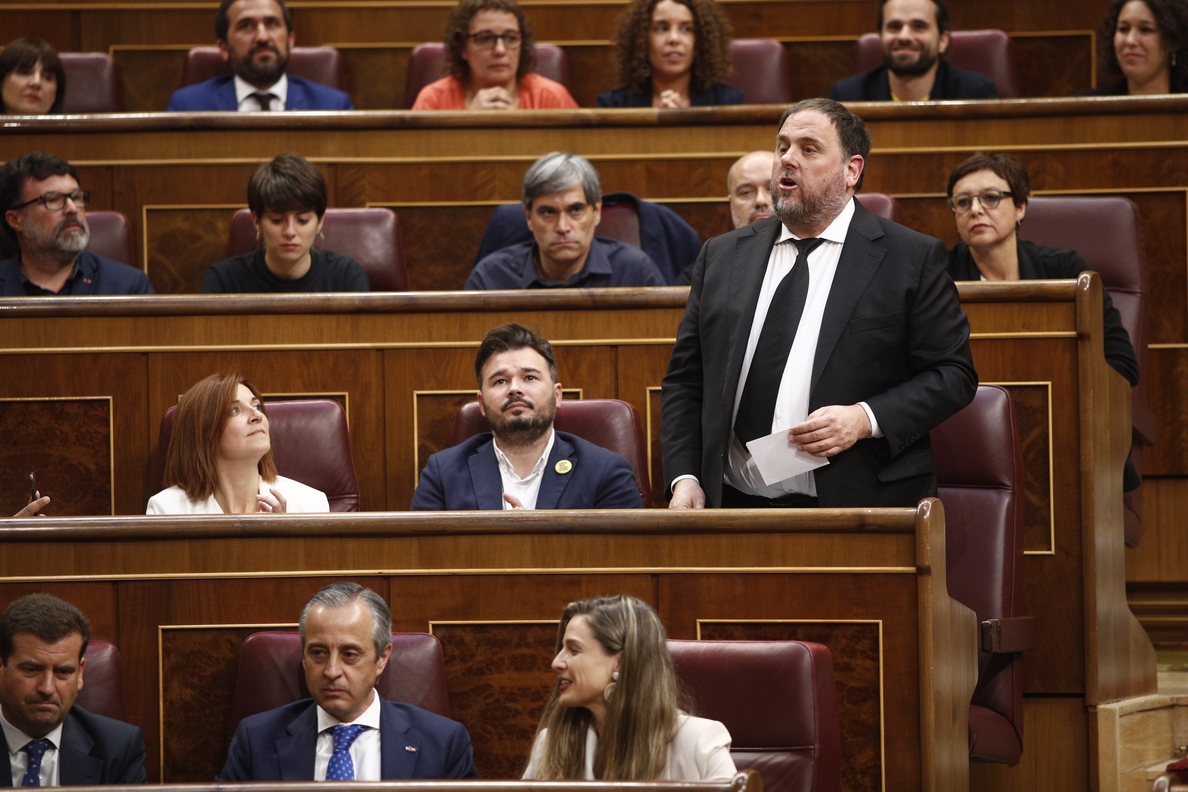 Rivera acusa al PSOE de mantener la «humillación» a los españoles retrasando la suspensión de los diputados presos