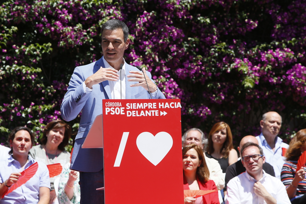 Sánchez apela a las mujeres andaluzas para que saquen «tarjeta roja» a quienes quieren quitarles derechos